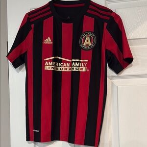 Adidas ATLANTA UNITED Kids Red and Black Striped Soccer Jersey-LIKE NEW!
